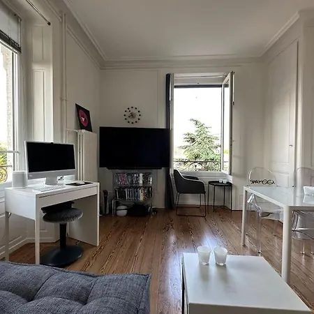 Apartment Charming Flat In Chene-bourg *